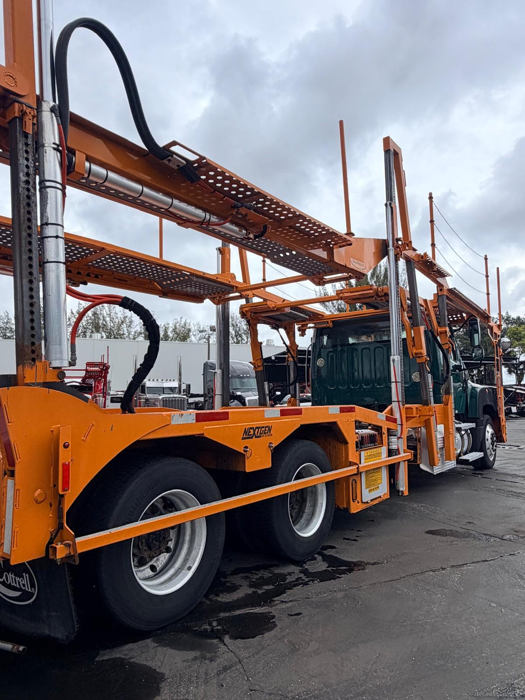 2020 Freightliner 114SD w/a 2020 Cottrell CX09 LSFA 80 Footer