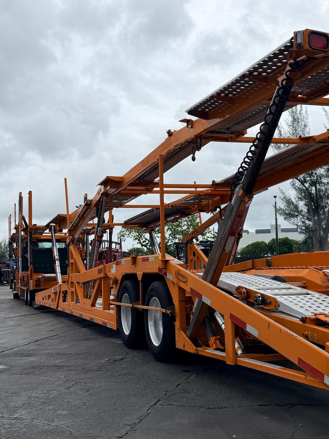 2020 Freightliner 114SD w/a 2020 Cottrell CX09 LSFA 80 Footer