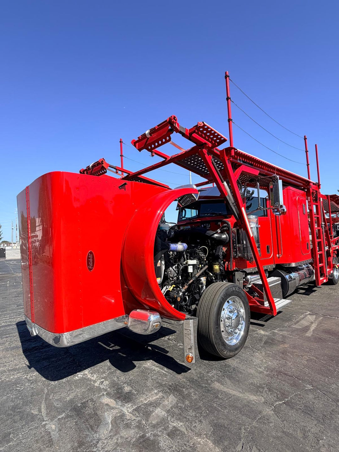 2022 Peterbilt 389 w/a 2020 Cottrell LSFA 80’