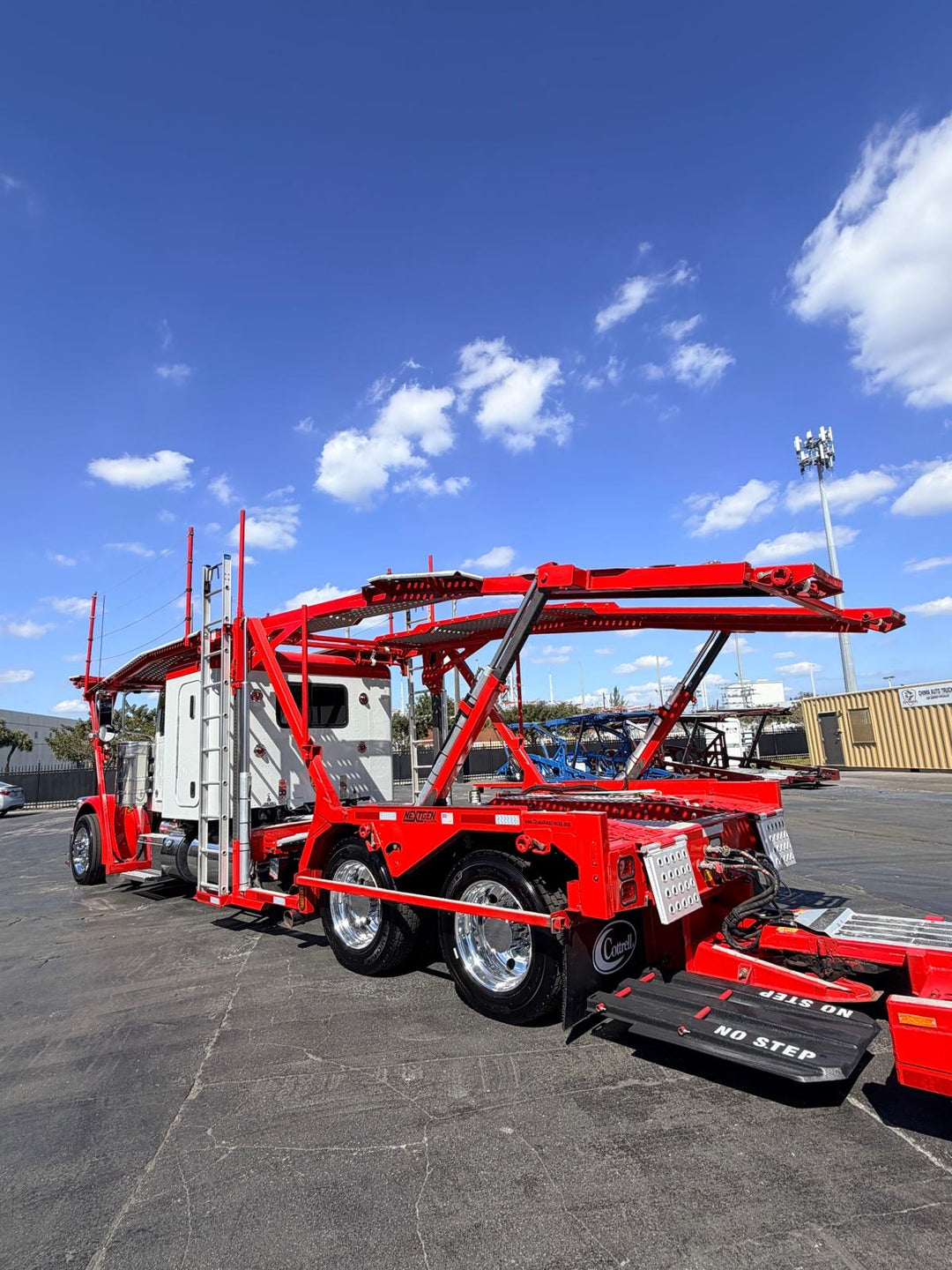 2020 Peterbilt 389 w/a 2021 Cottrell LSFA 80’