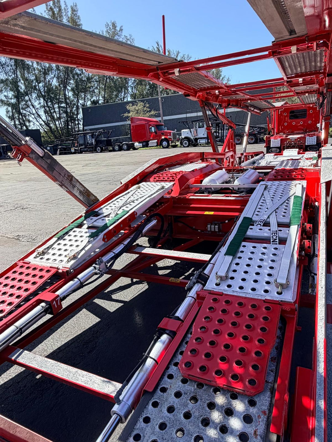 2022 Peterbilt 389 w/a 2020 Cottrell LSFA 80’