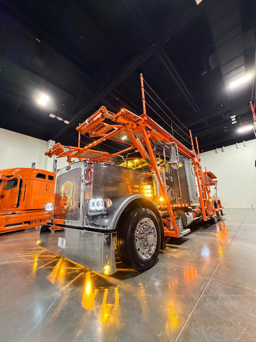 2020 Peterbilt 389 w/a 2021 Cottrell LSFA 80”