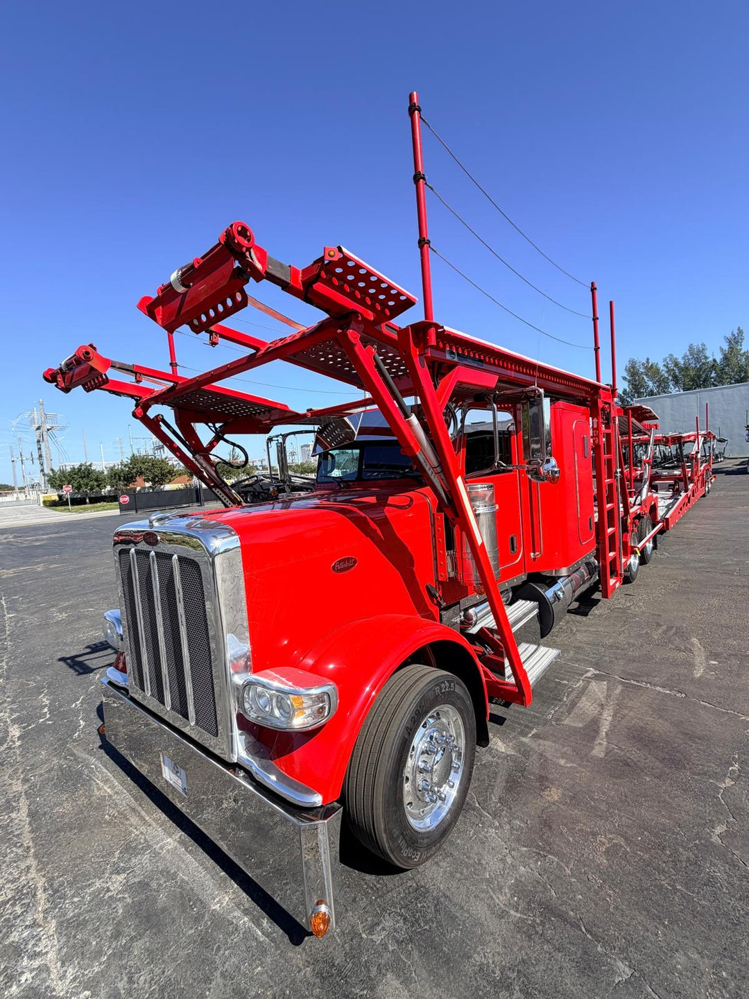 2022 Peterbilt 389 w/a 2020 Cottrell LSFA 80’