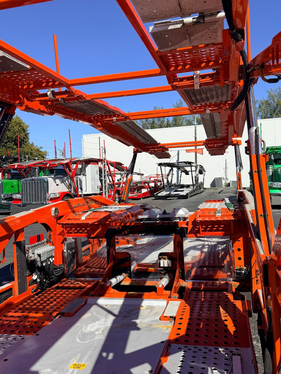 2020 Peterbilt 389 w/a 2021 Cottrell LSFA 80”