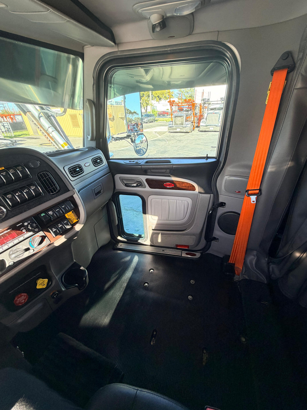 2024 Peterbilt 389 (ChopTop) w/a 2024 Cottrell CX09 LSFA 80”