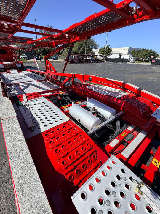 2022 Peterbilt 389 w/a 2020 Cottrell LSFA 80’