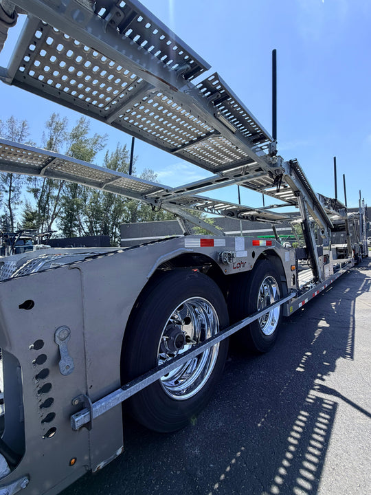 2024 Peterbilt 389 w/a 2023 Lohr G20