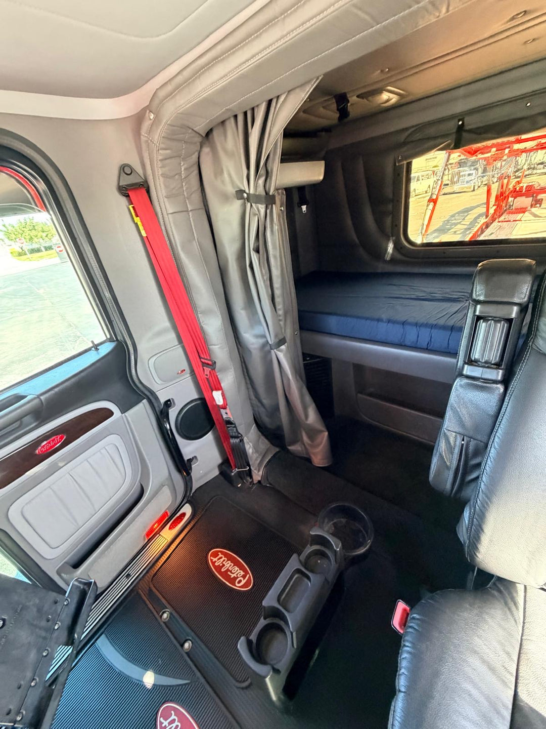 2022 Peterbilt 389 w/a 2020 Cottrell LSFA 80’