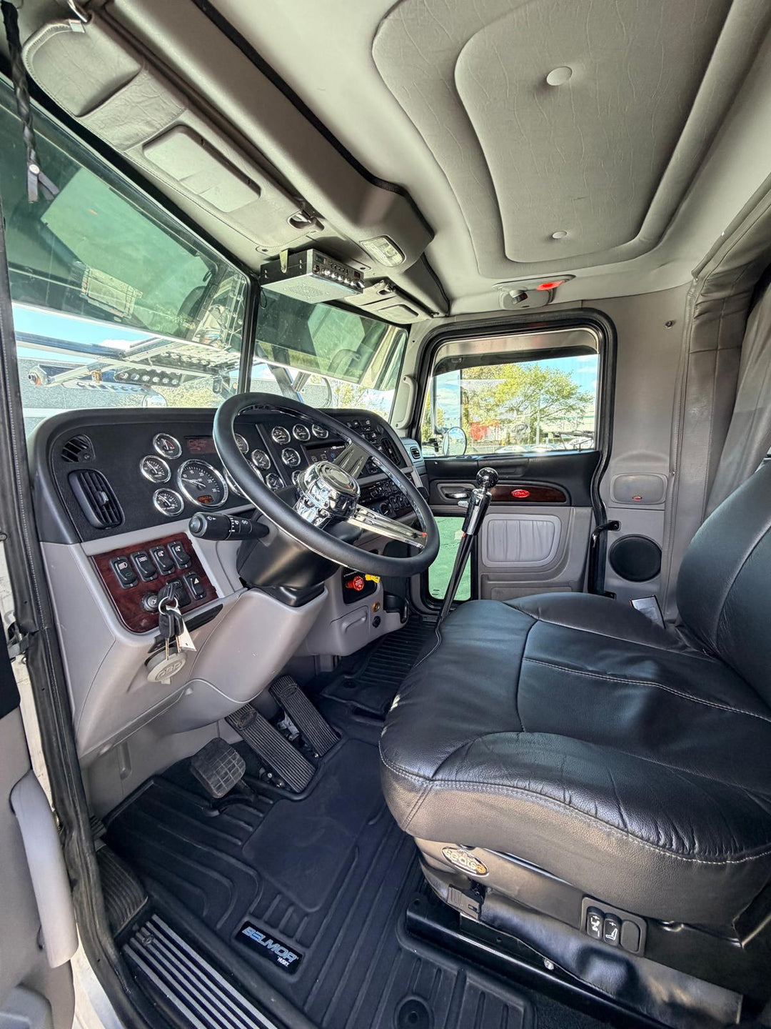 2021 Peterbilt 389 (ChopTop) w/a 2023 Cottrell LSFA 80”