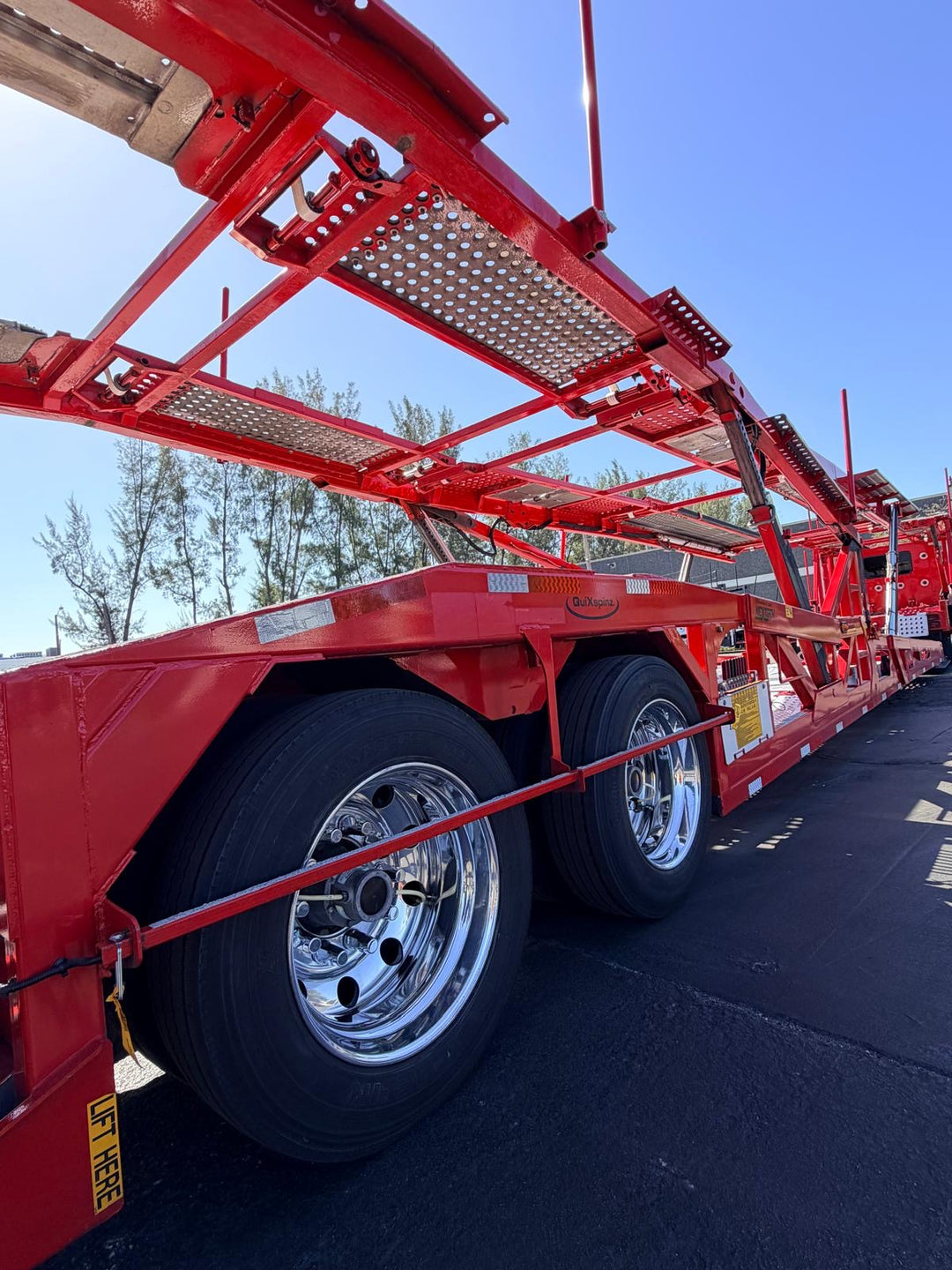 2022 Peterbilt 389 w/a 2020 Cottrell LSFA 80’