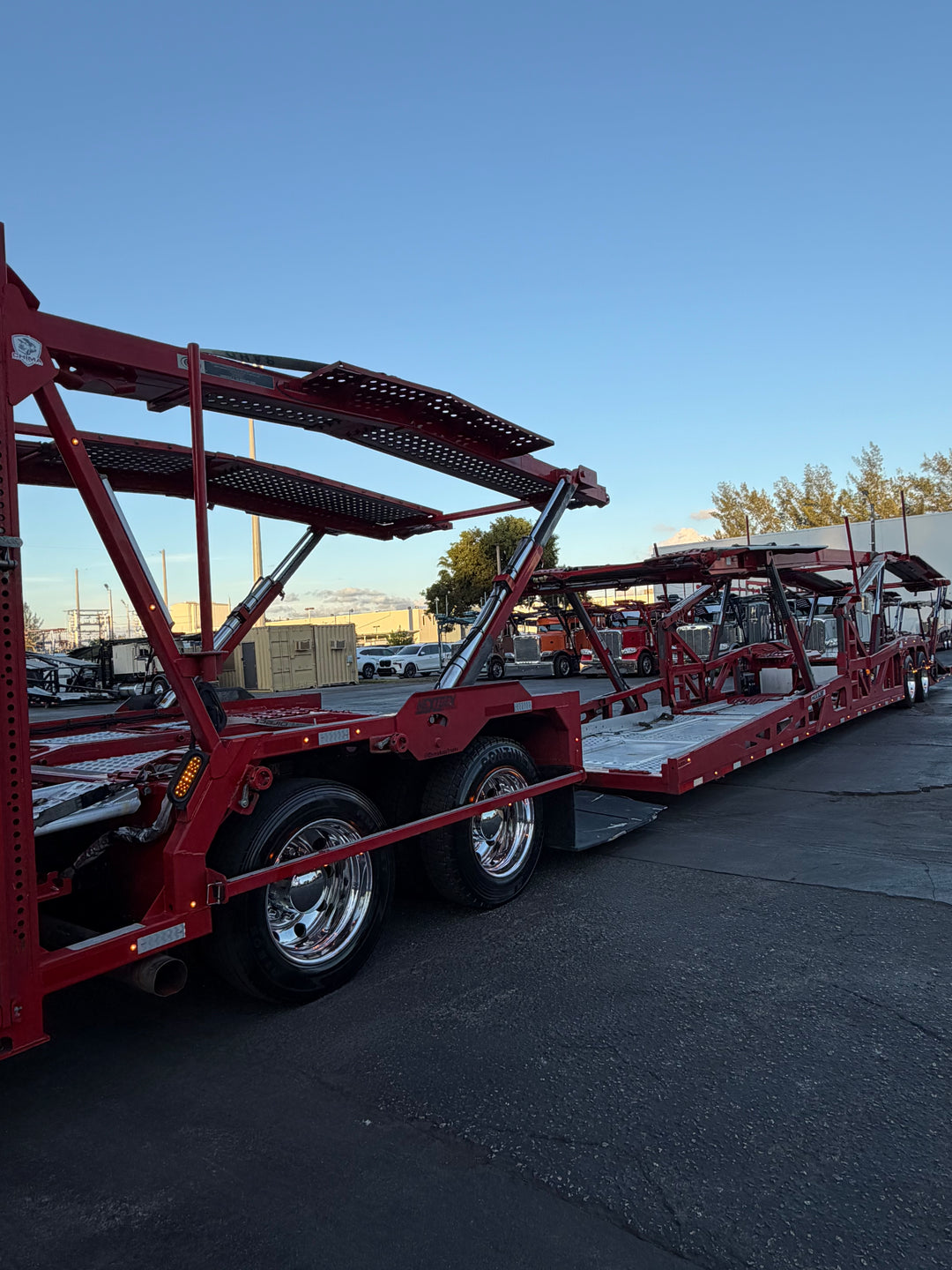 2020 Peterbilt 389 (CHOP TOP) w/a 2020 Cottrell LSFA 80 Footer