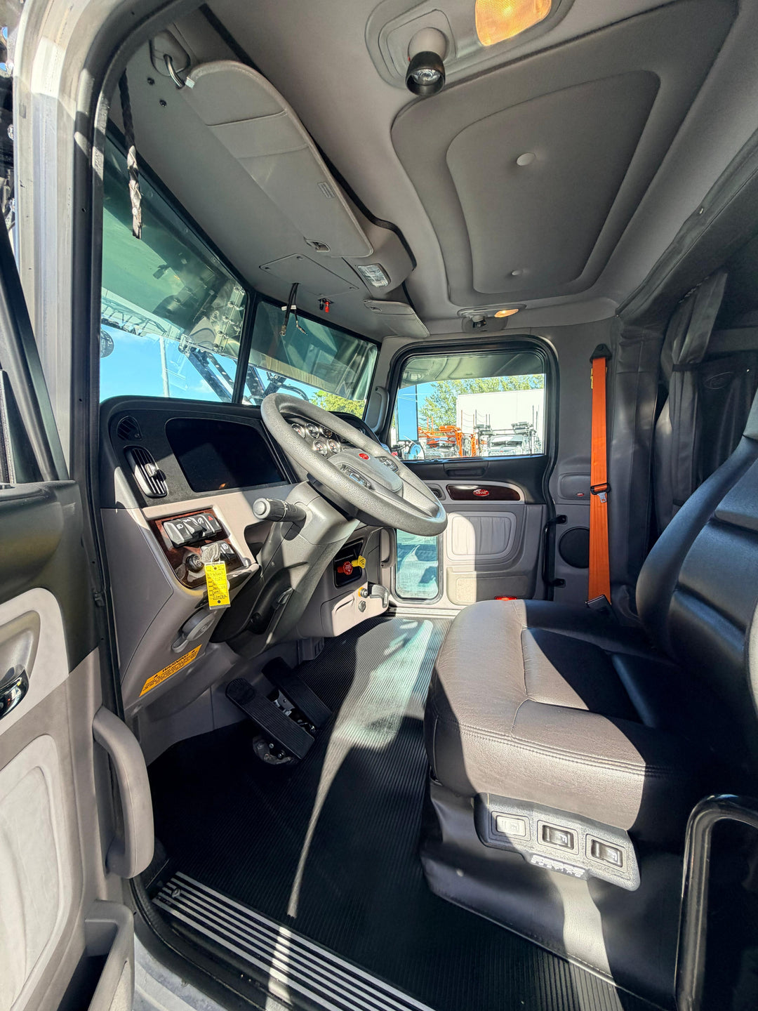 2024 Peterbilt 389 (ChopTop) w/a 2024 Cottrell CX09 LSFA 80”