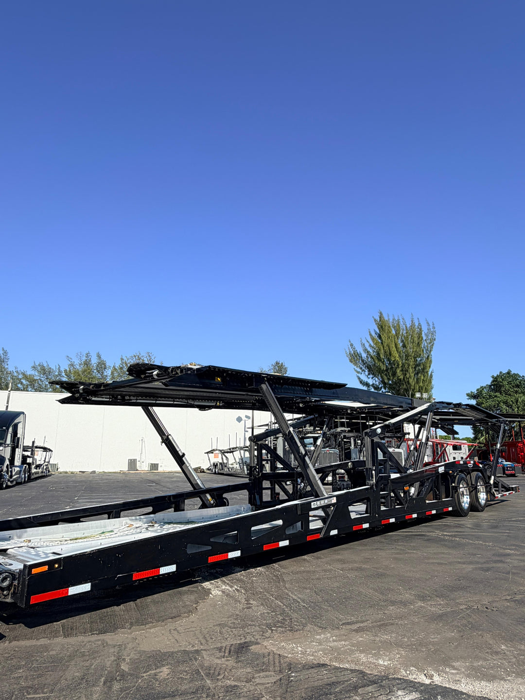 2019 Peterbilt 389 w/a 2020 Cottrell CX09 LSFA