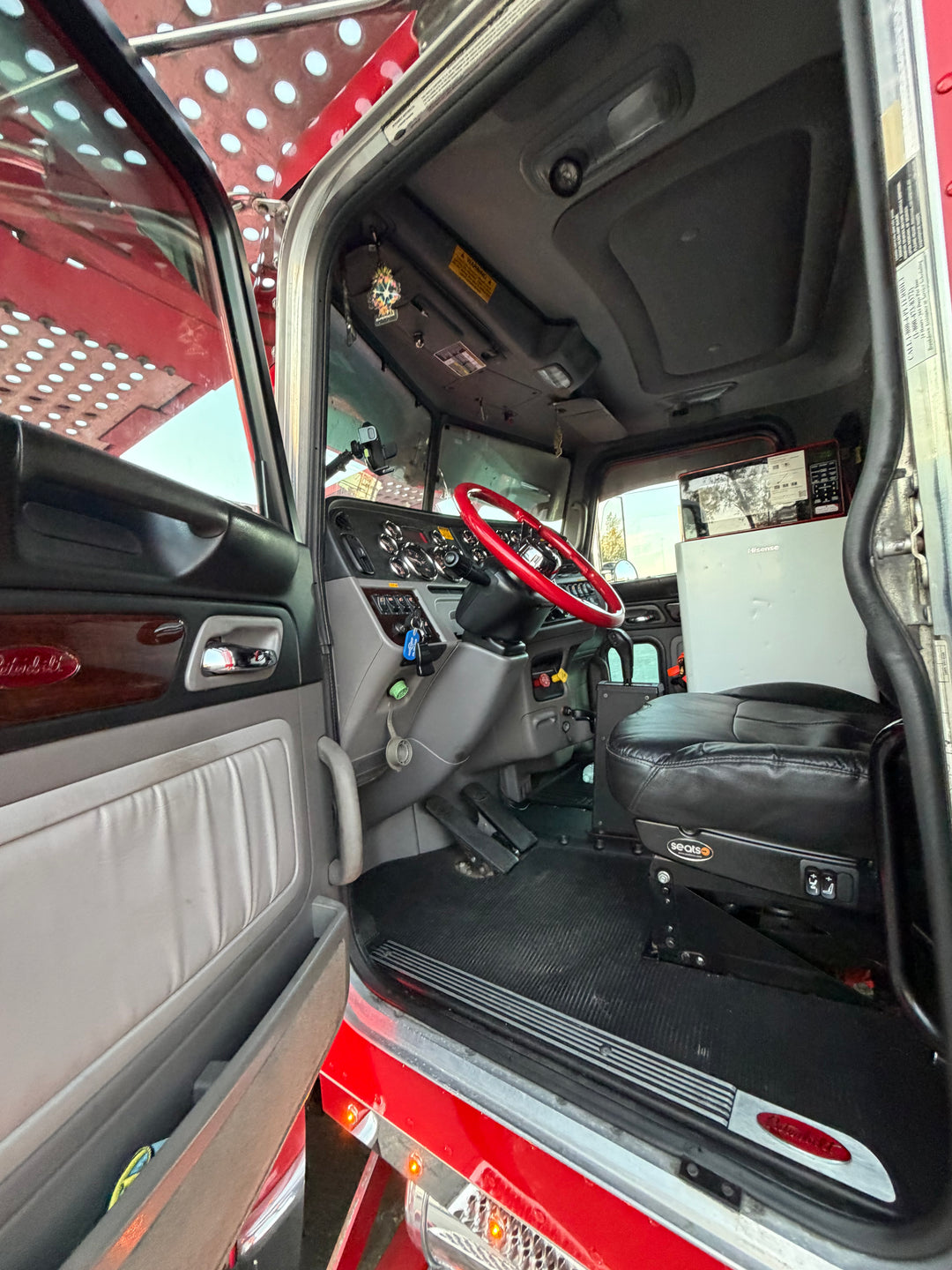 2020 Peterbilt 389 (CHOP TOP) w/a 2020 Cottrell LSFA 80 Footer