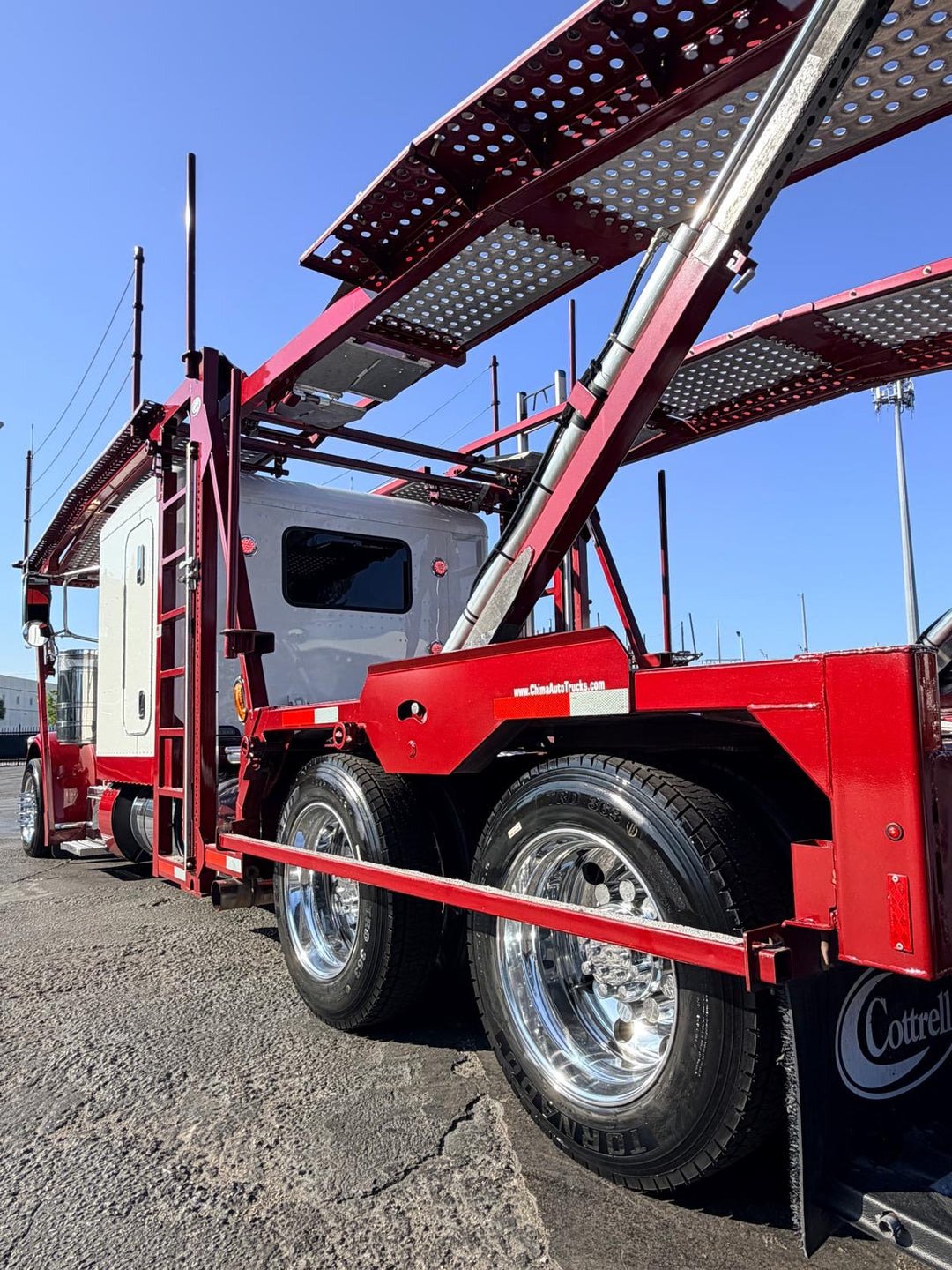 2022 Peterbilt 389 w/a 2022 Cottrell CX09 LSFA