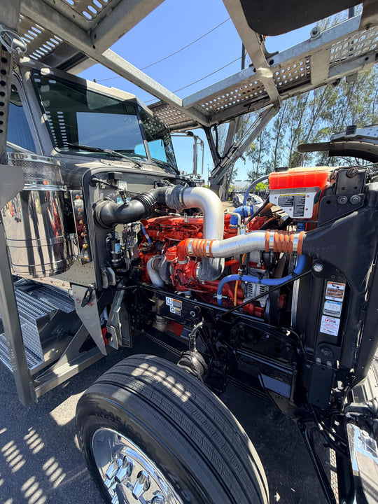 2024 Peterbilt 389 w/a 2023 Lohr G20