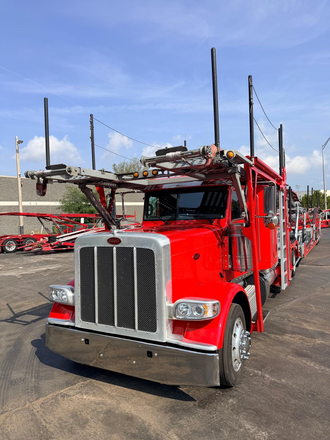 2024 Peterbilt 389 w/a 2023 Lohr G20