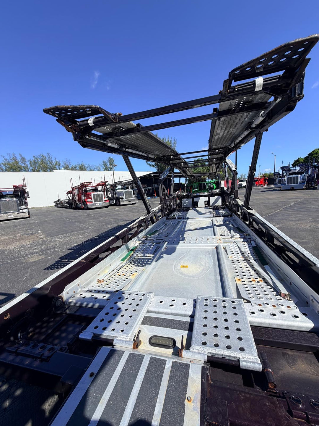 2021 Peterbilt 389 w/a 2022 Cottrell LSFA 80”