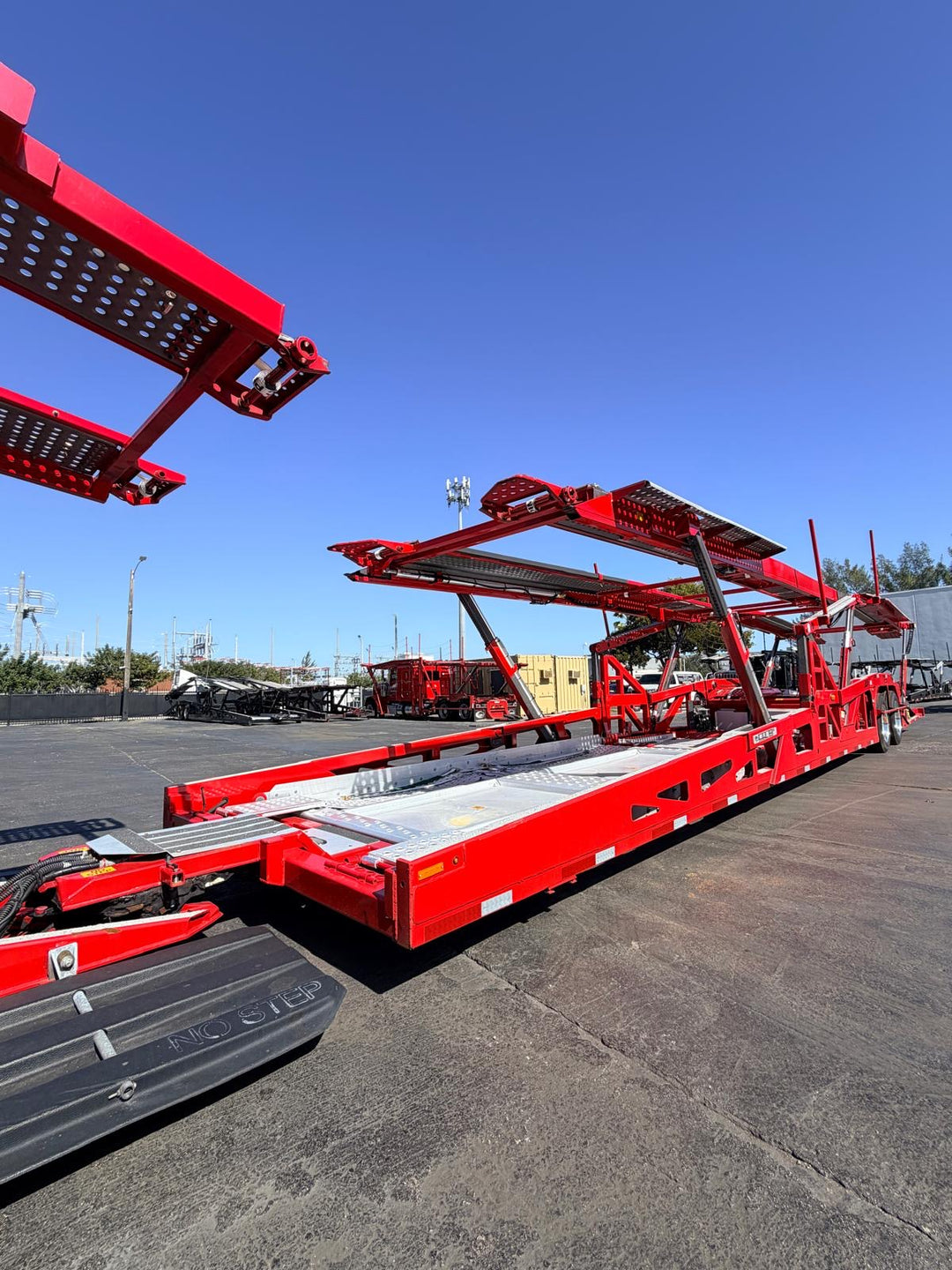 2022 Peterbilt 389 w/a 2020 Cottrell LSFA 80’