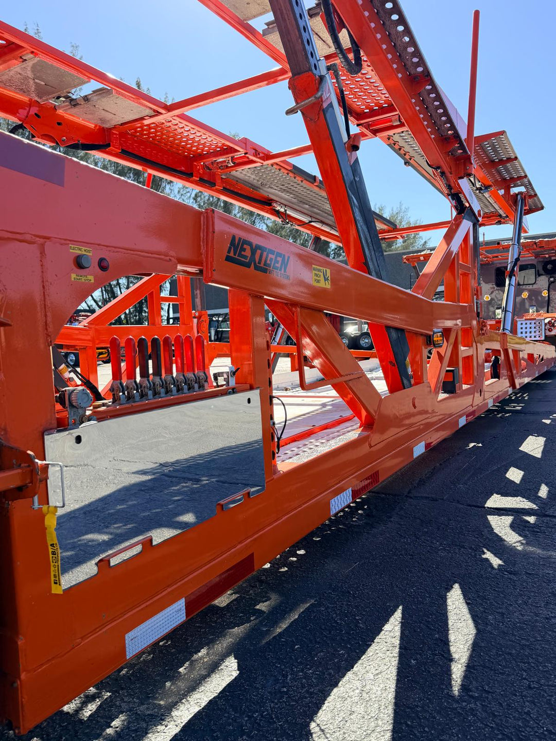 2020 Peterbilt 389 w/a 2021 Cottrell LSFA 80”