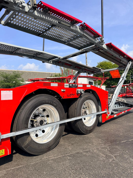 2024 Peterbilt 389 w/a 2023 Lohr G20