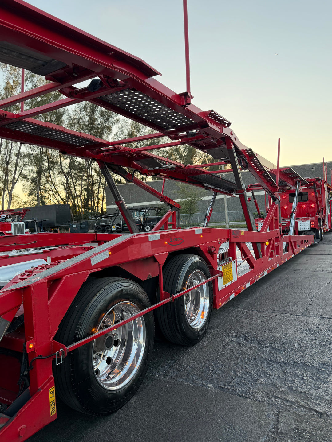 2020 Peterbilt 389 (CHOP TOP) w/a 2020 Cottrell LSFA 80 Footer