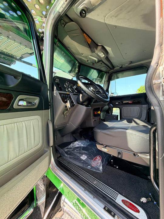 2019 Peterbilt 389 w/a 2020 Cottrell CX09 LSFA