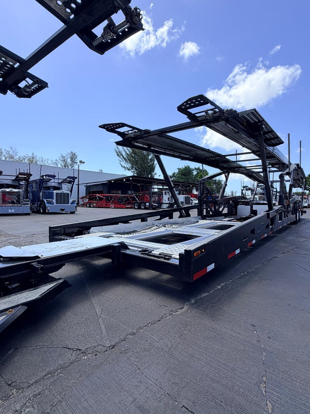 2024 Peterbilt 389 w/a 2024 Cottrell CX09 LSFA 80”
