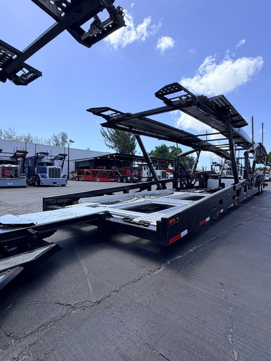 2024 Peterbilt 389 w/a 2024 Cottrell CX09 LSFA 80”