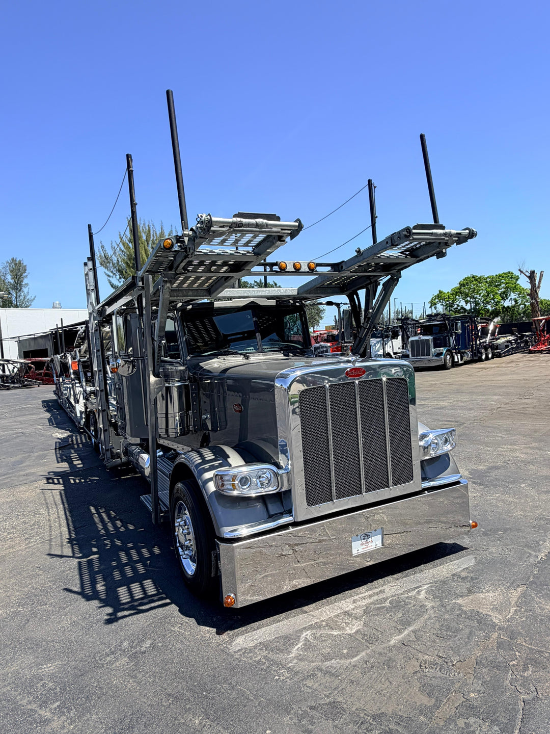 2024 Peterbilt 389 w/a 2023 Lohr G20