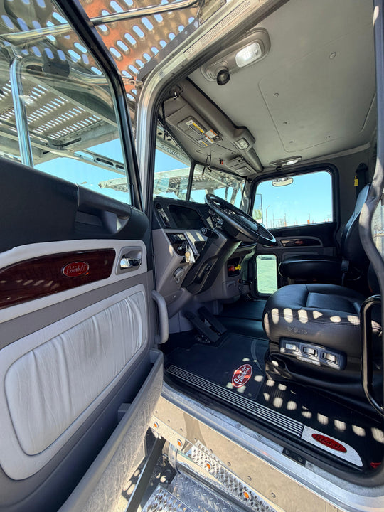 2024 Peterbilt 389 w/a 2023 Lohr G20