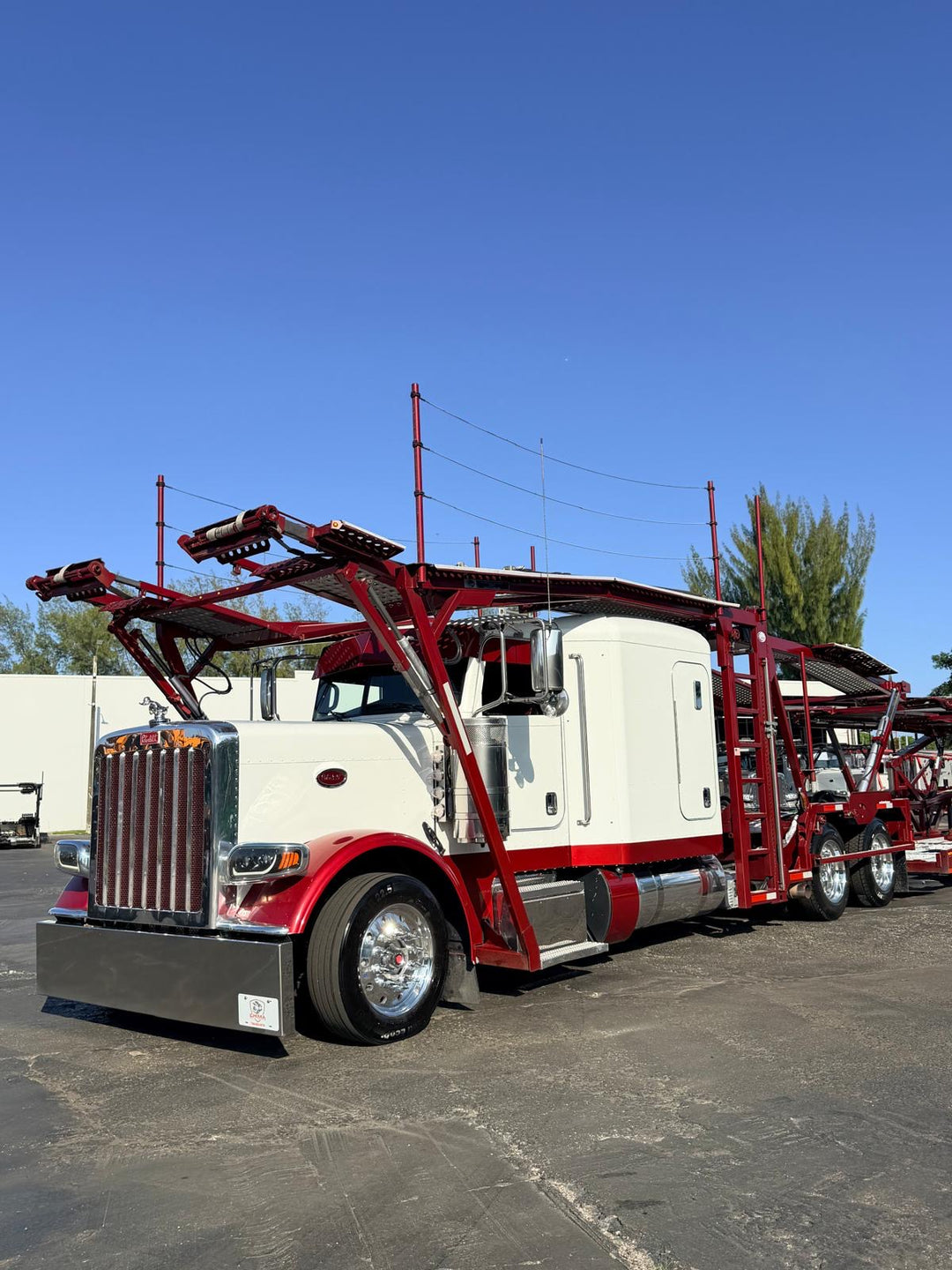2022 Peterbilt 389 w/a 2022 Cottrell CX09 LSFA
