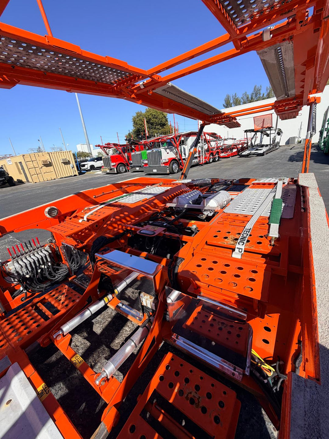 2020 Peterbilt 389 w/a 2021 Cottrell LSFA 80”