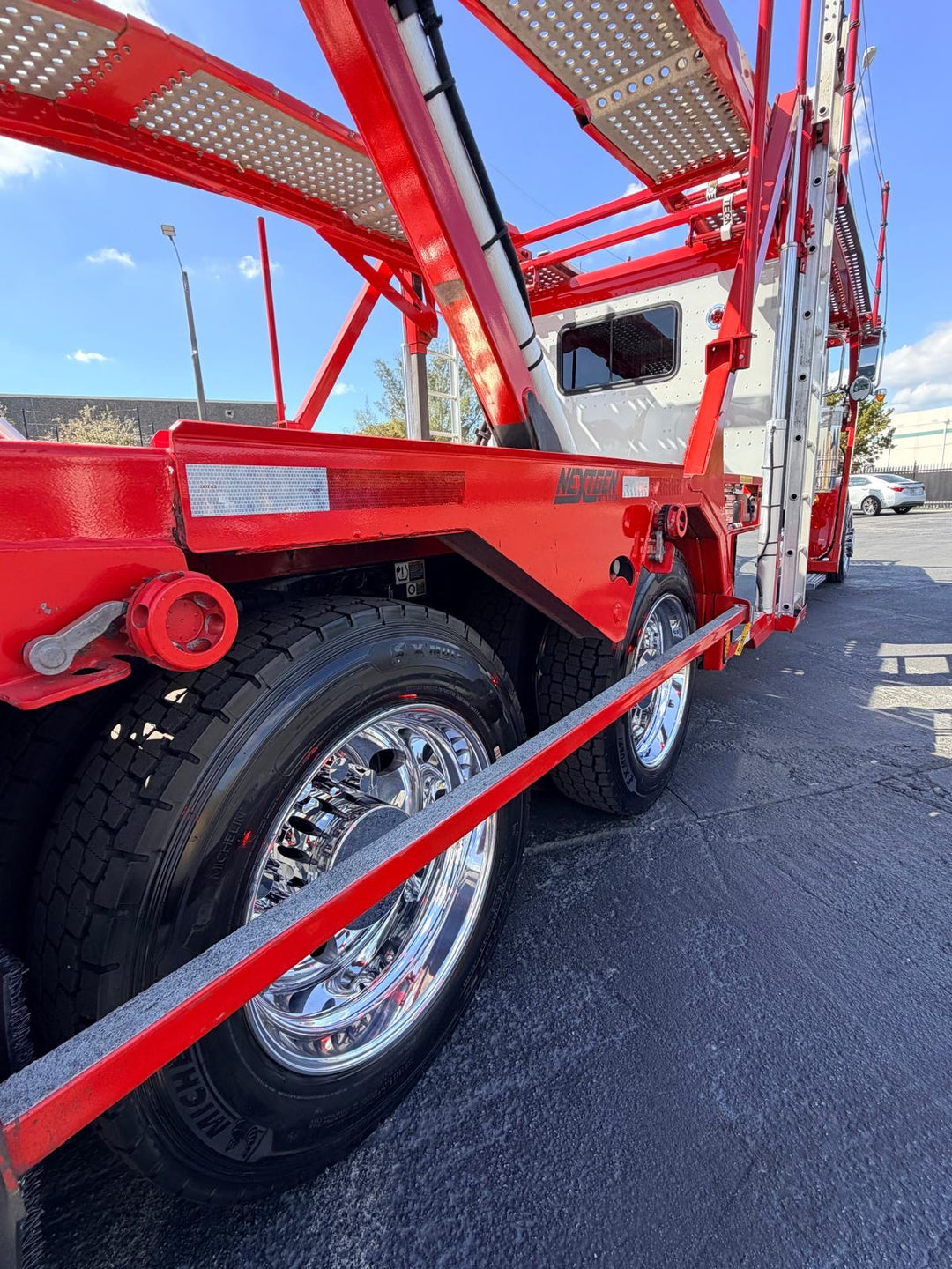 2020 Peterbilt 389 w/a 2021 Cottrell LSFA 80’