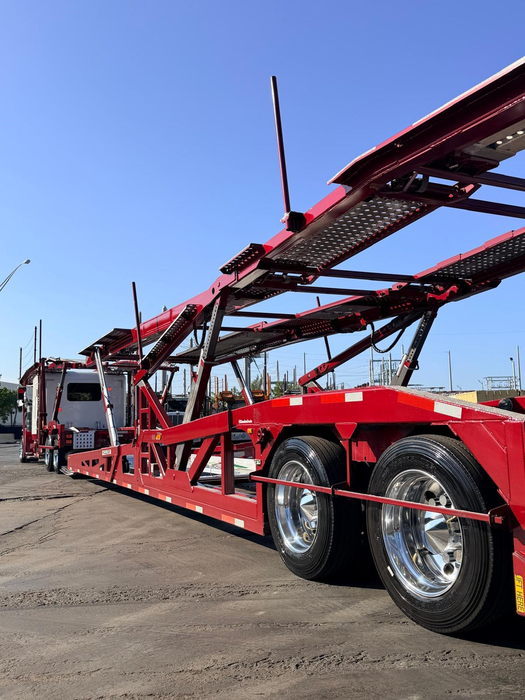 2022 Peterbilt 389 w/a 2022 Cottrell CX09 LSFA