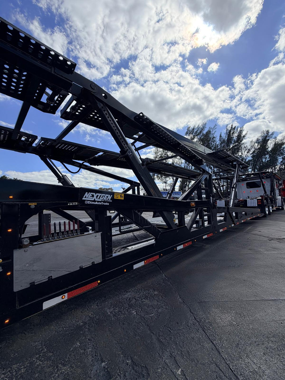 2021 Peterbilt 389 (ChopTop) w/a 2023 Cottrell LSFA 80”