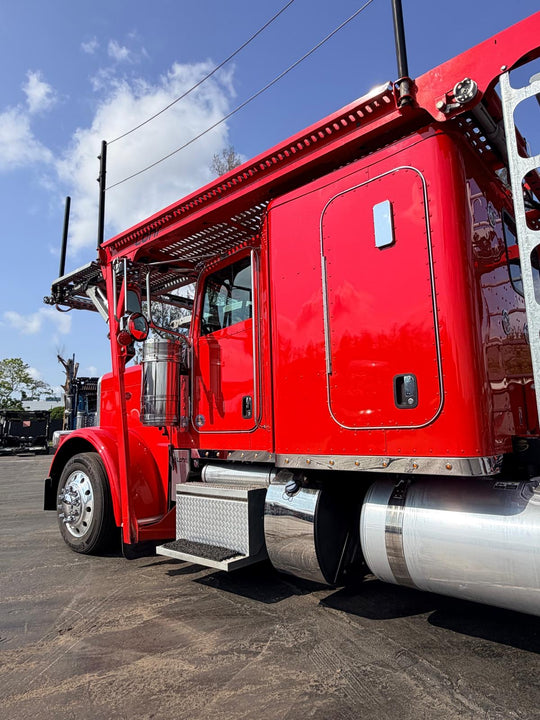 2024 Peterbilt 389 w/a 2023 Lohr G20