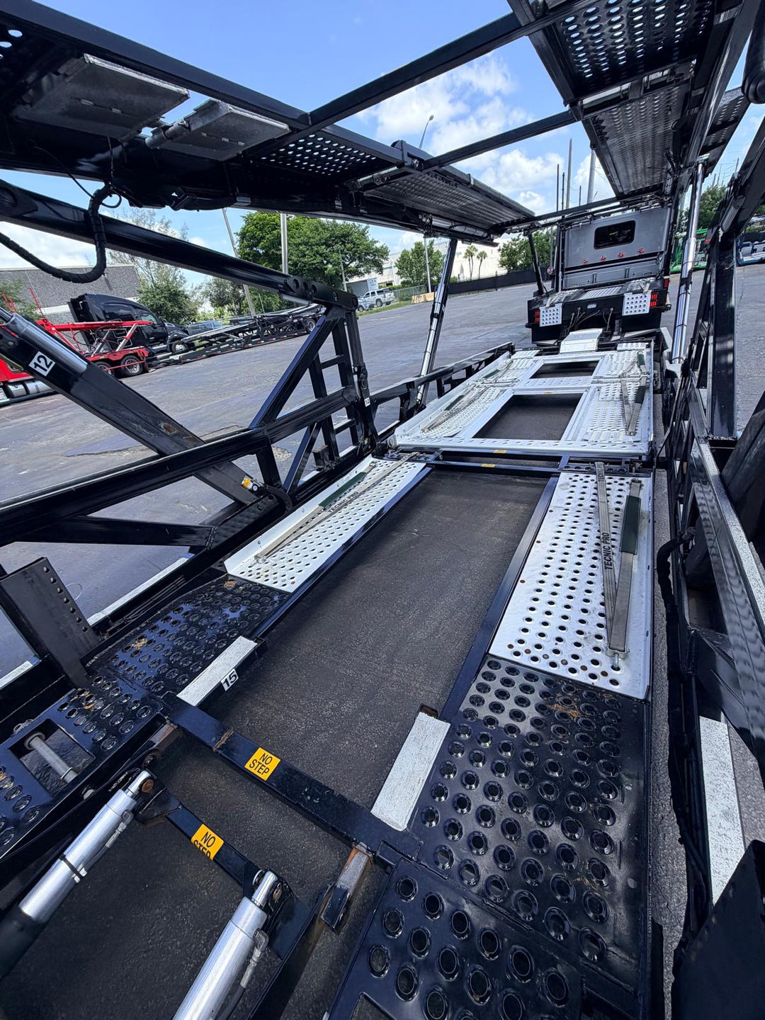 2024 Peterbilt 389 w/a 2024 Cottrell CX09 LSFA 80”