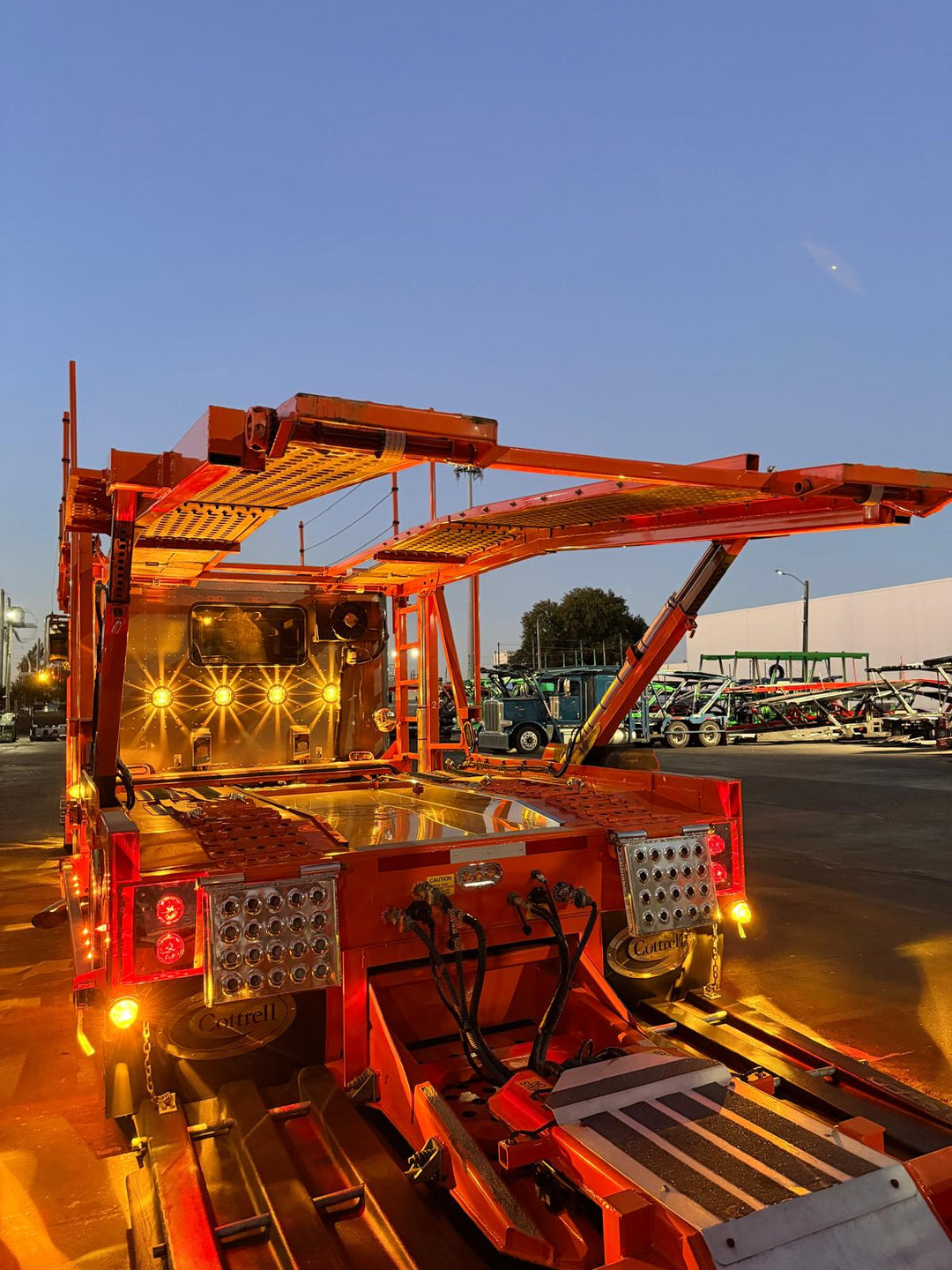 2020 Peterbilt 389 w/a 2021 Cottrell LSFA 80”