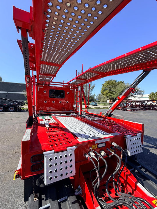 2022 Peterbilt 389 w/a 2020 Cottrell LSFA 80’