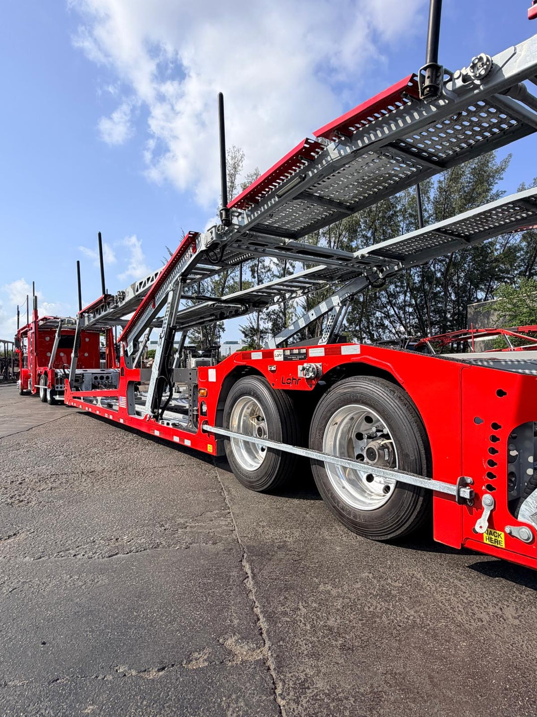 2024 Peterbilt 389 w/a 2023 Lohr G20