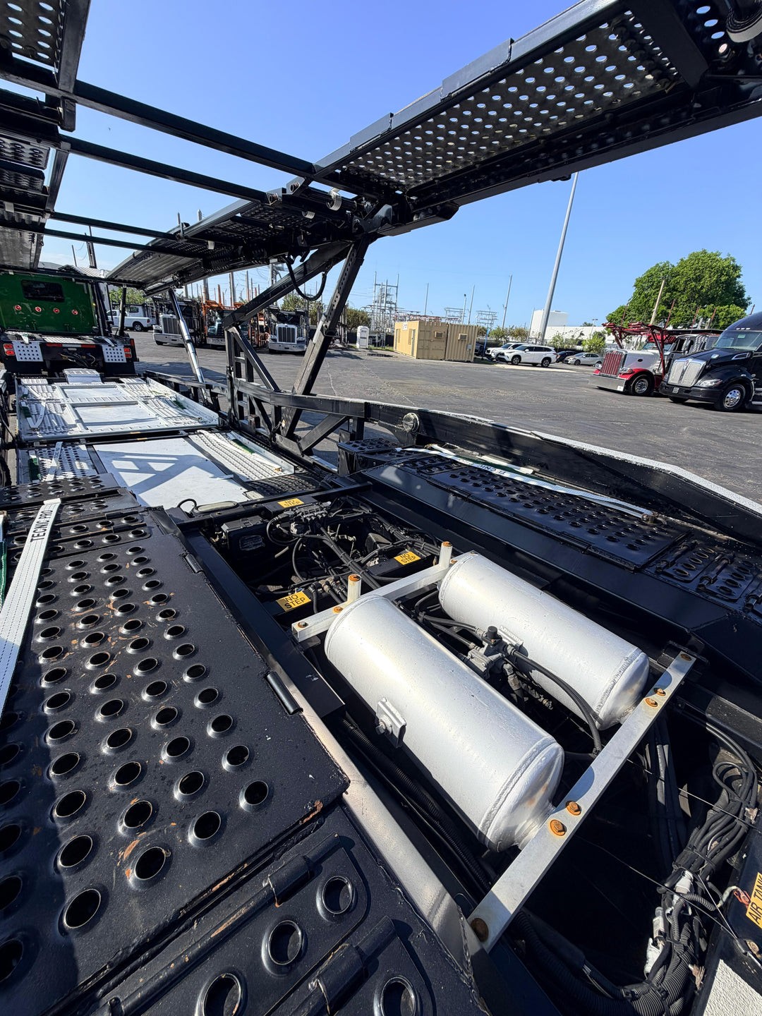 2019 Peterbilt 389 w/a 2020 Cottrell CX09 LSFA