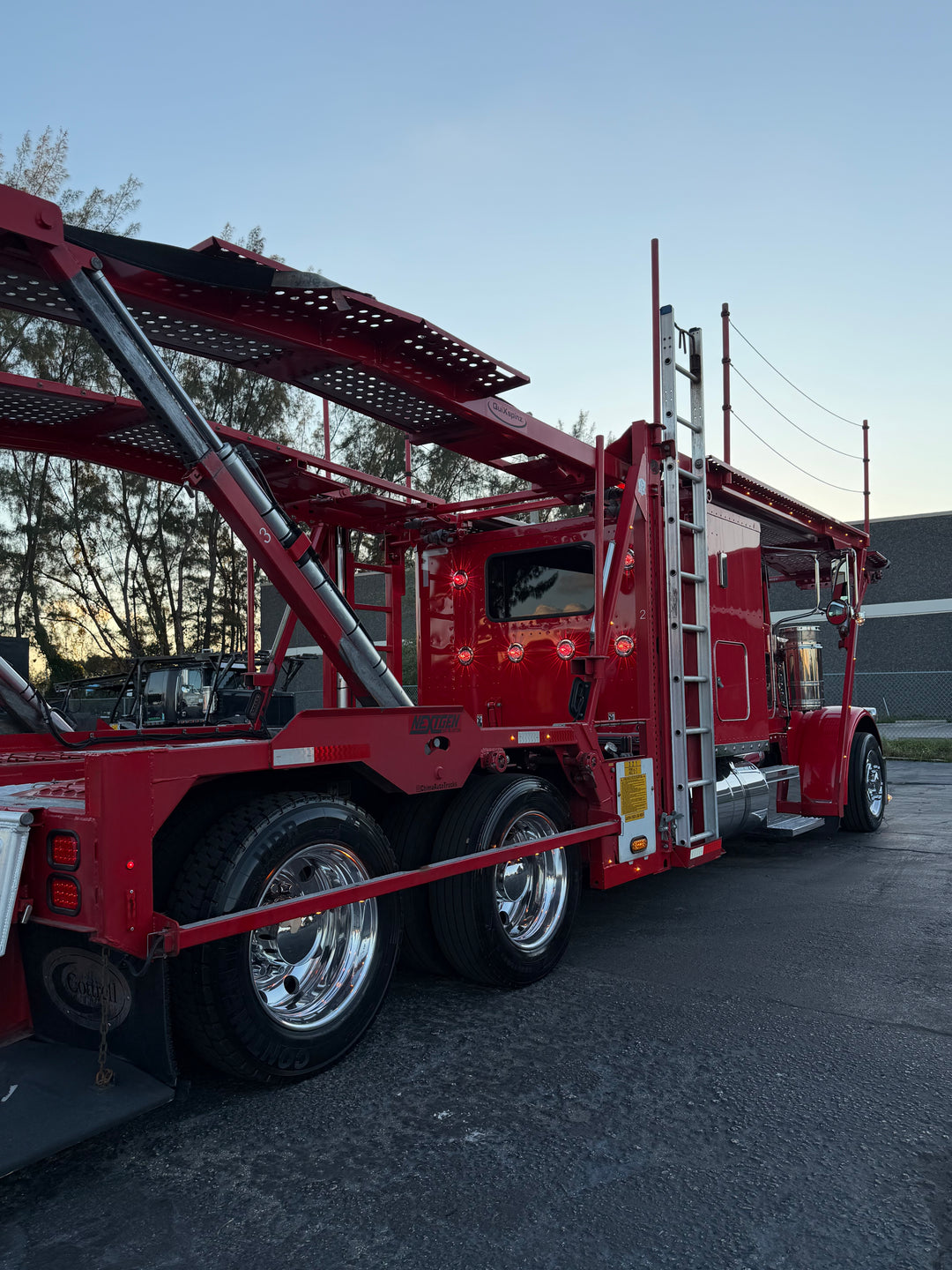 2020 Peterbilt 389 (CHOP TOP) w/a 2020 Cottrell LSFA 80 Footer