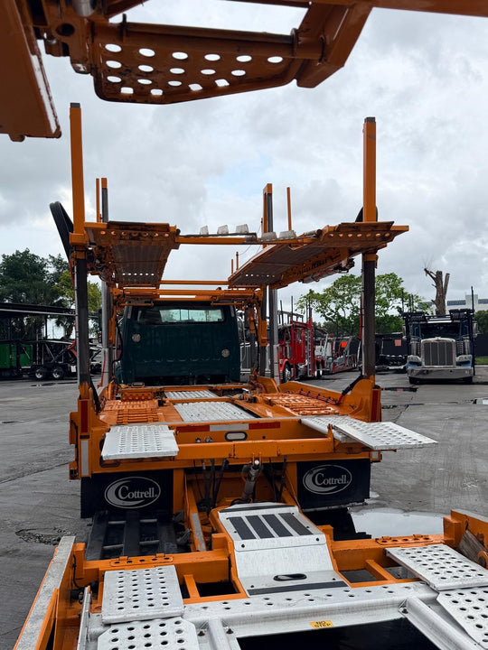 2020 Freightliner 114SD w/a 2020 Cottrell CX09 LSFA 80 Footer