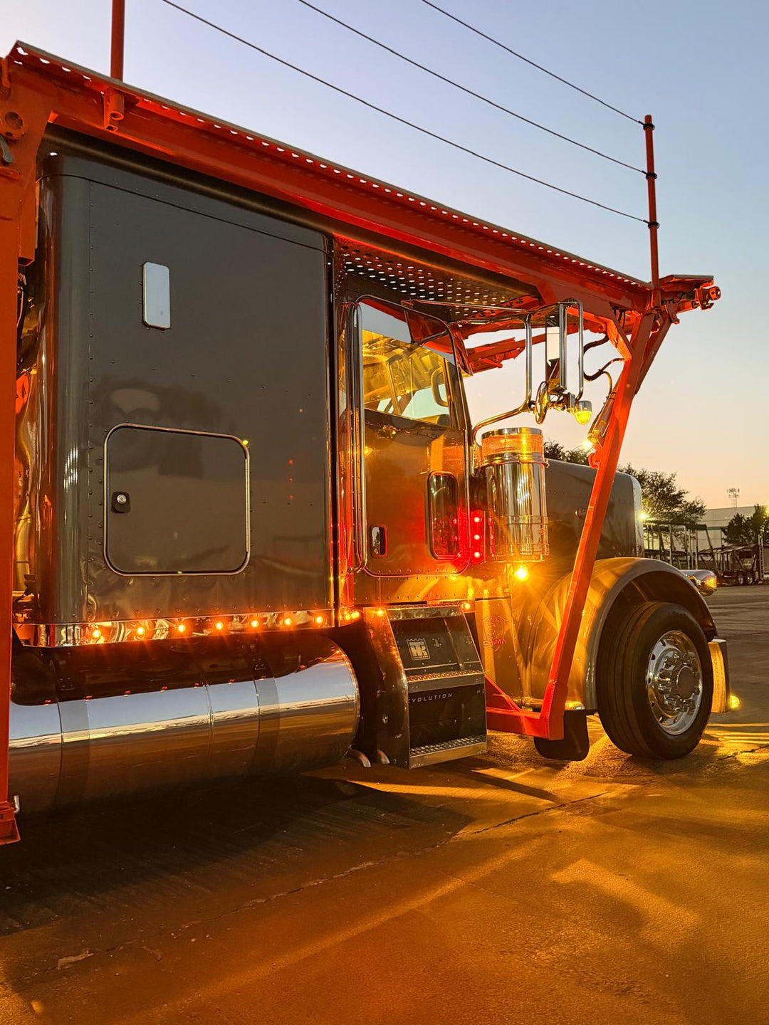 2020 Peterbilt 389 w/a 2021 Cottrell LSFA 80”