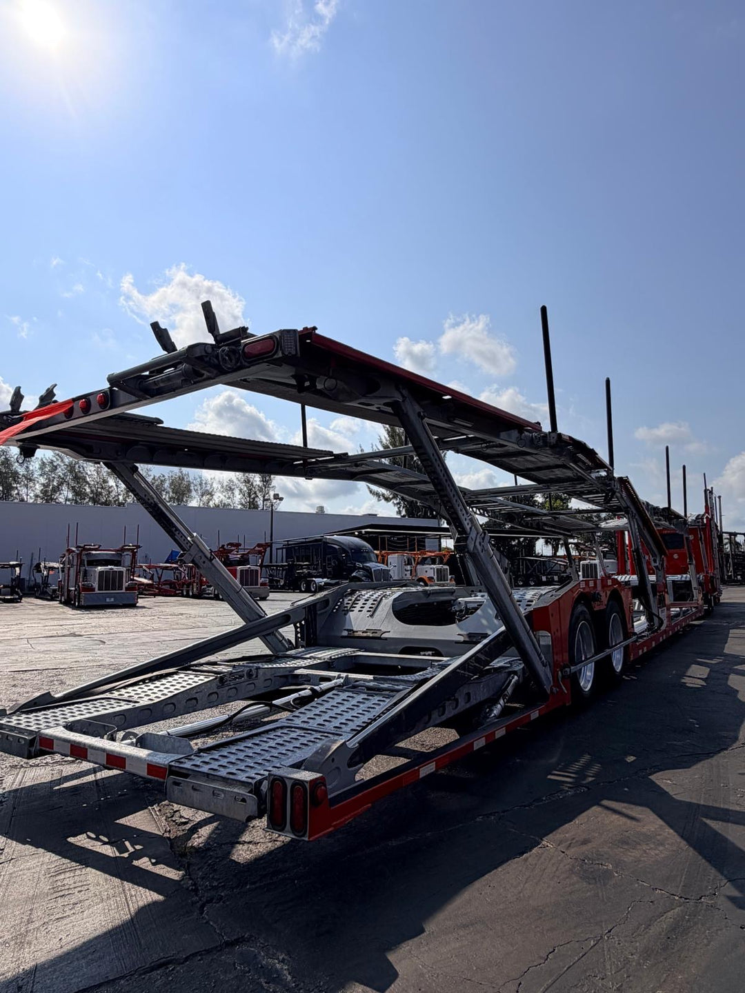 2024 Peterbilt 389 w/a 2023 Lohr G20