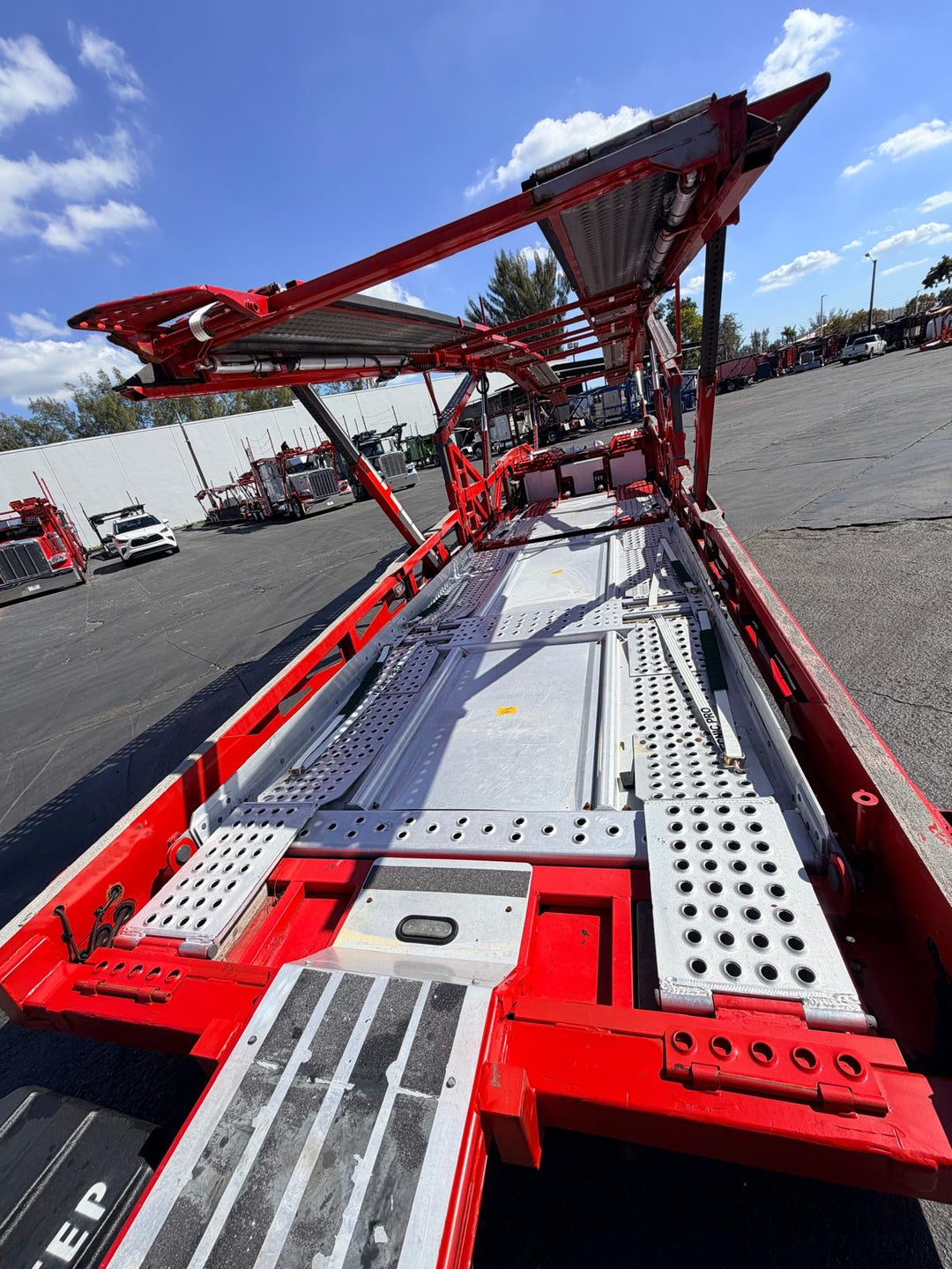 2020 Peterbilt 389 w/a 2021 Cottrell LSFA 80’