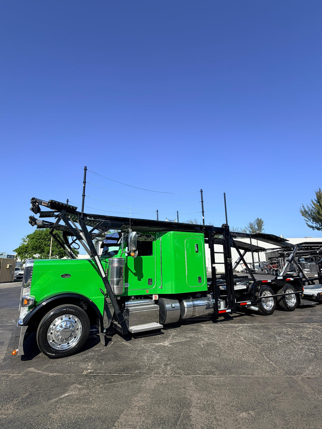 2019 Peterbilt 389 w/a 2020 Cottrell CX09 LSFA