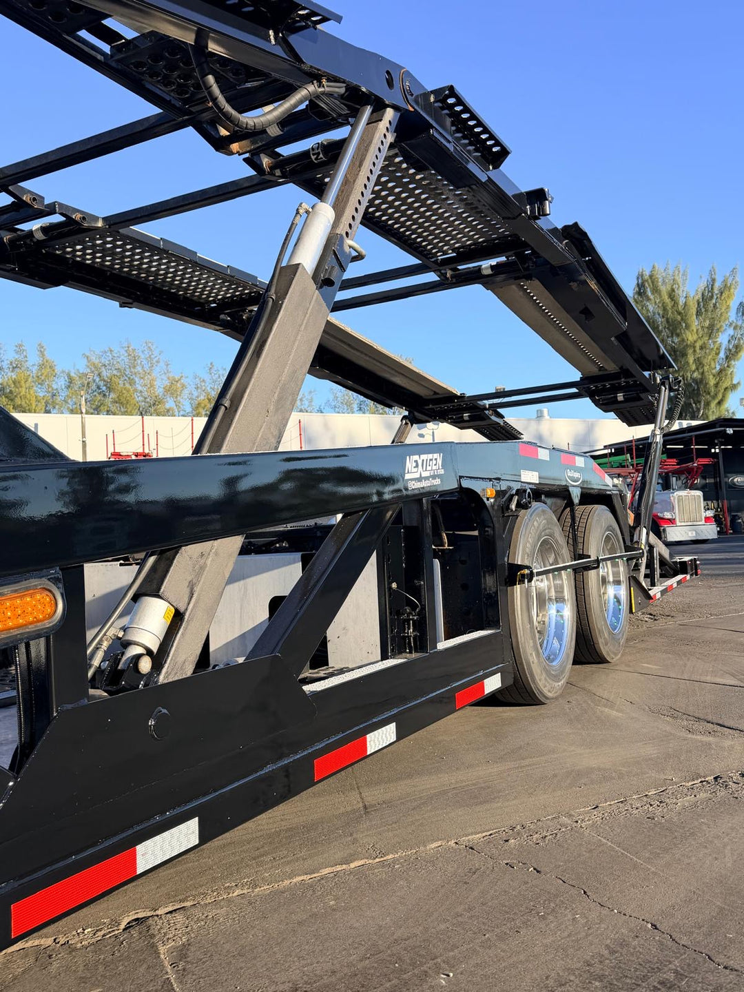 2019 Peterbilt 389 w/a 2019 Cottrell CX09 LSFA 80’
