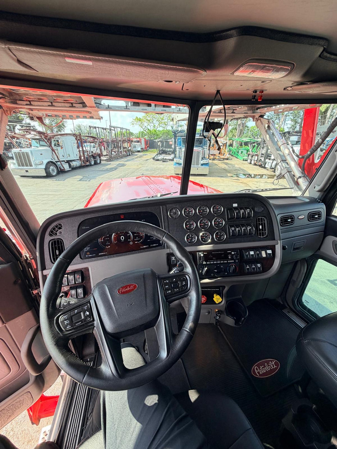 2024 Peterbilt 389 w/a 2023 Lohr G20